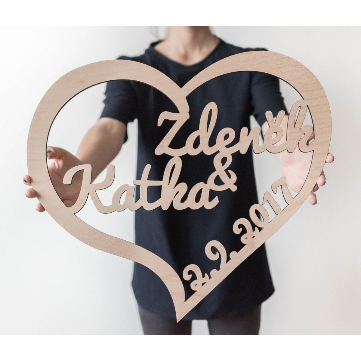 Velké srdce se jmény a datem