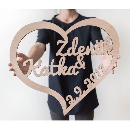 Velké srdce se jmény a datem