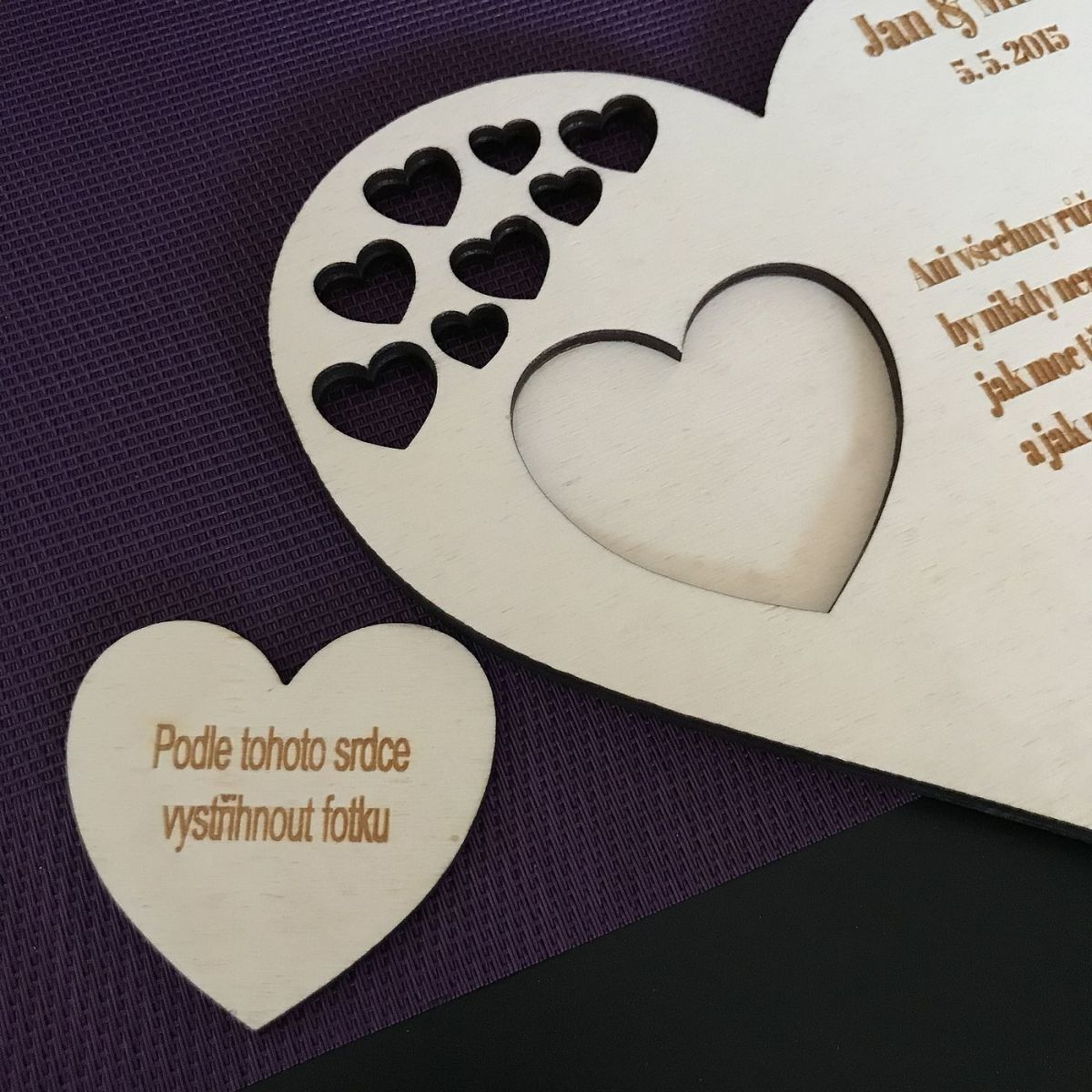 Srdce s citátem a fotkou