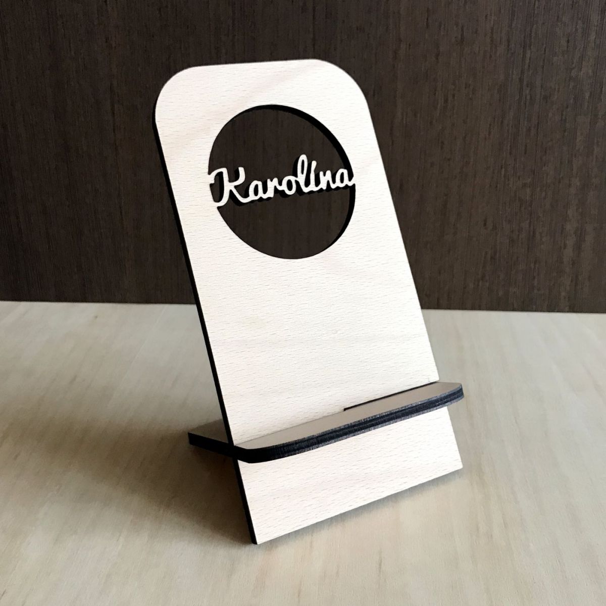 Stojánek na mobil se jménem