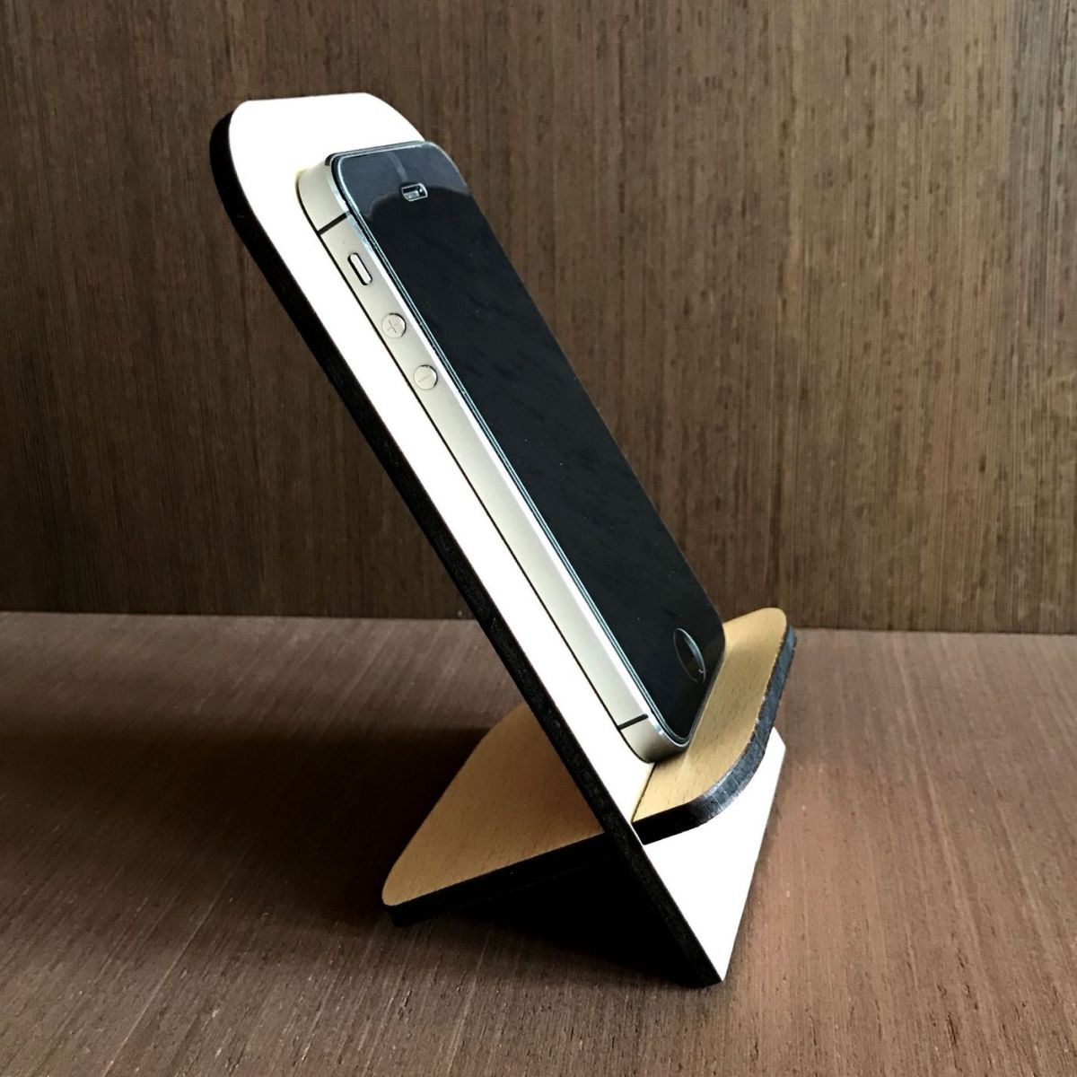 Stojánek na mobil se jménem